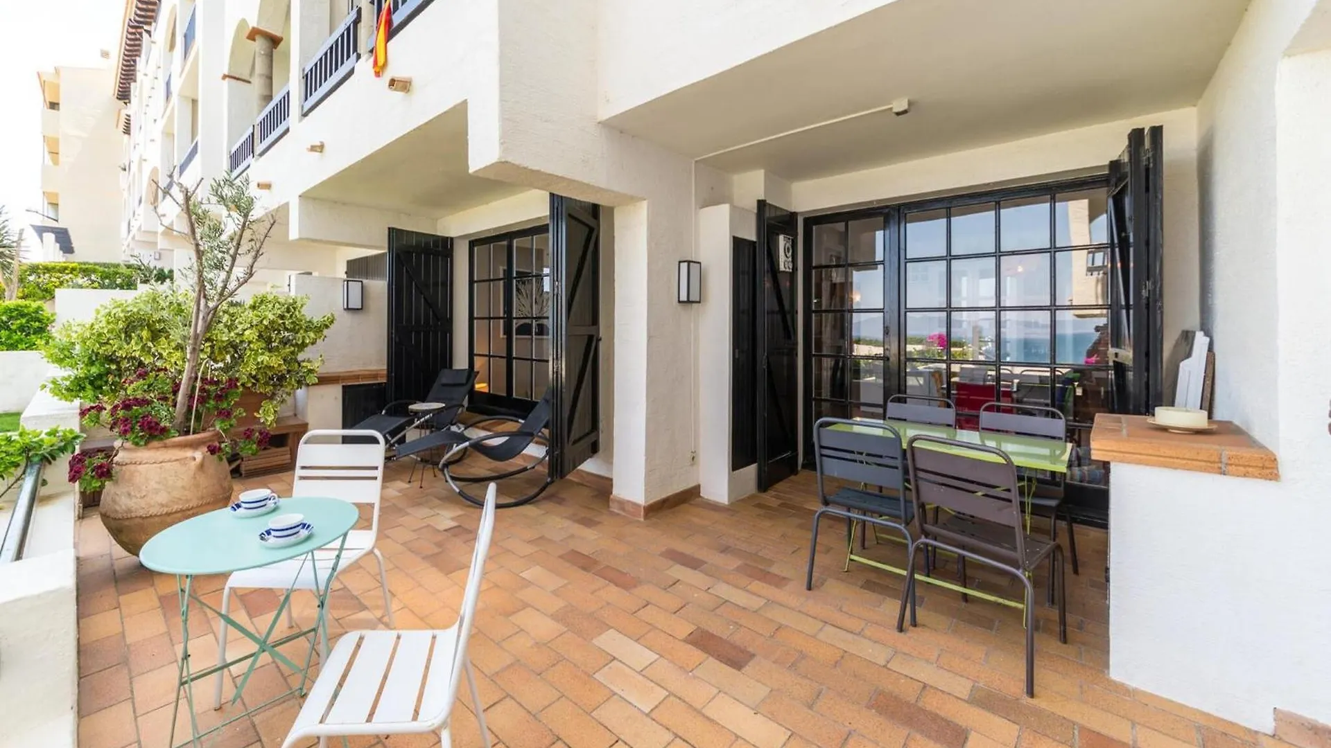 Spacious Apartment In L'Escala