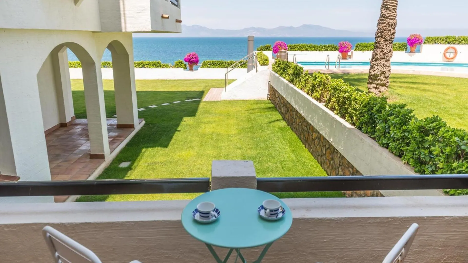 Spacious Apartment In L'Escala